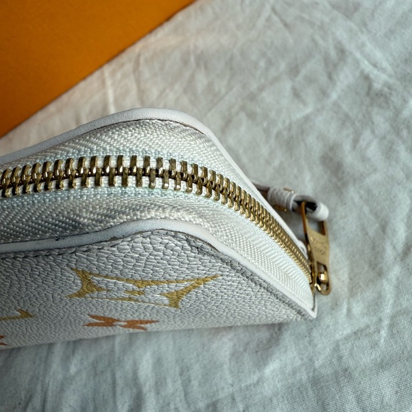 LOUIS VUITTON Empreinte Monogram Giant By The Pool Zippy Wallet Cream Saffron - Picture 9 of 16